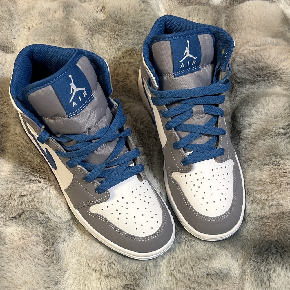 Nike Kids Blue and Gray Sneakers